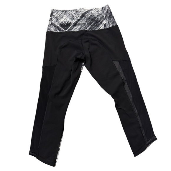 lululemon athletica Black & White Patterned High-Rise Capri Leggings - Picture 3 of 6